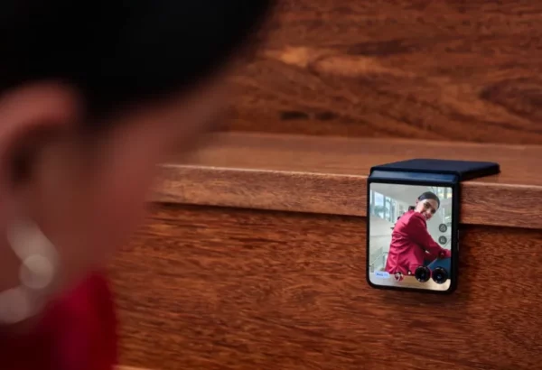 razr-50-plus-PDP-Flexible-Capture-5-D