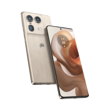 2024_motorola_edge-50-ultra_nordic-wood-hellotech