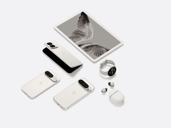 Pixel Portfolio Flat Lay 2-hellotech
