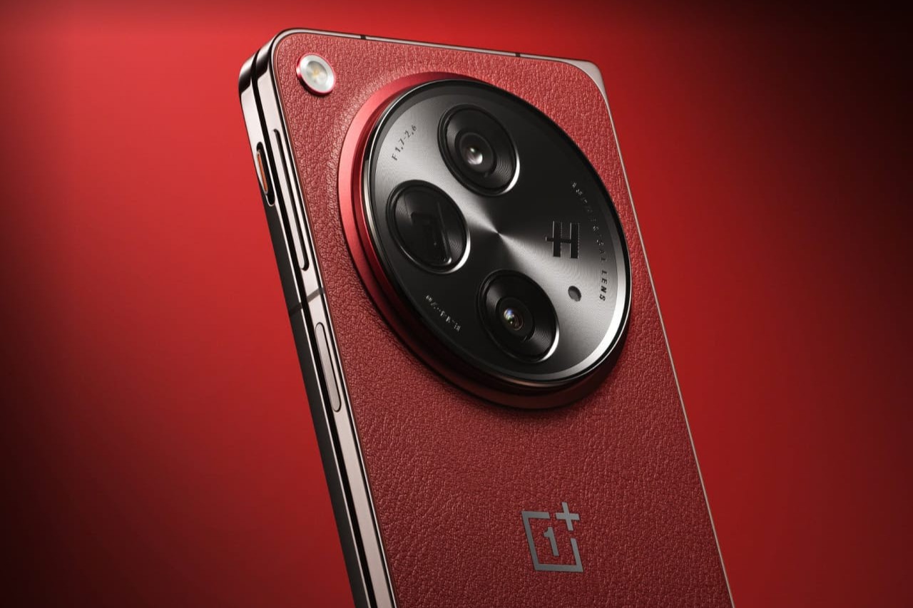 oneplus-open-apex-crimson-shadow-hellotech